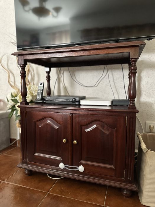 Móvel de TV - Madeira Mogno