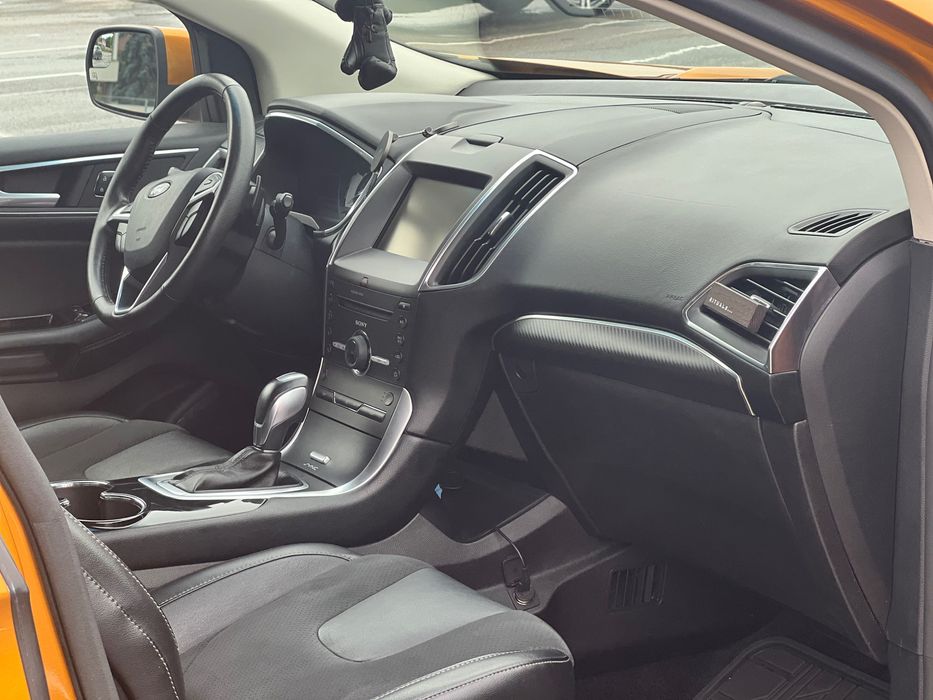 Автомобіль Ford edge
