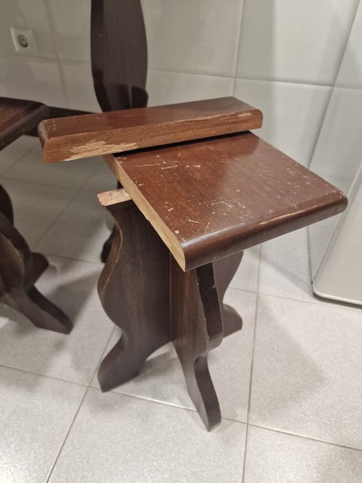 Mesa de madeira maciça + 4 bancos