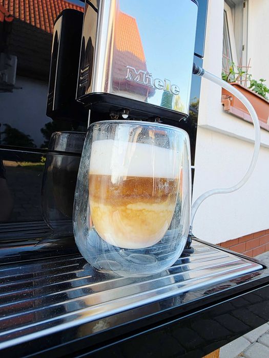Кавомашина кавоварка MIELE CM 5310
