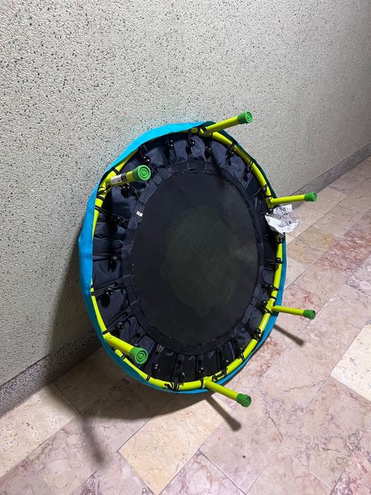 Mini trampolim para crianças