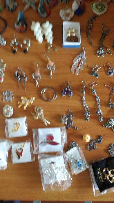 Біжутерія різноманітна