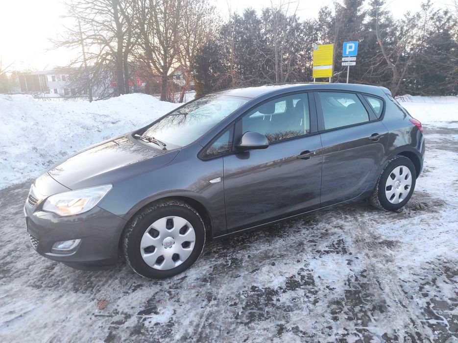 Opel Astra J 1,4 benz,import Niemcy,bardzo ładny,hatchback,2010 rok