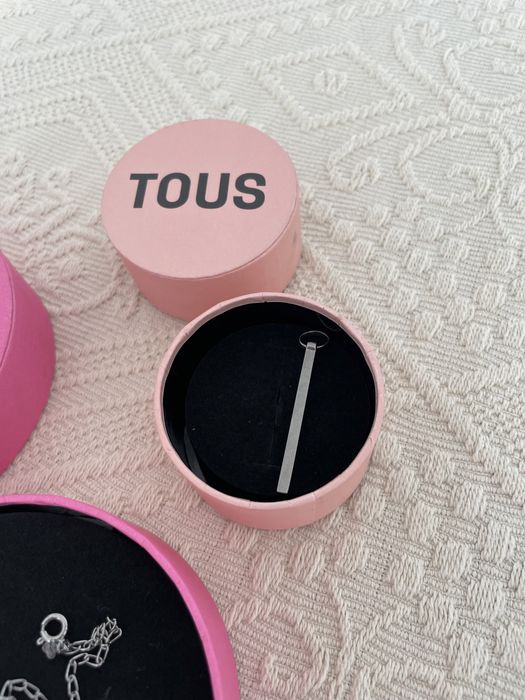 Pingente Tous . Cinza