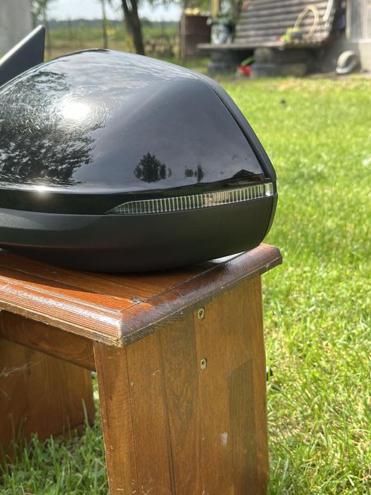 Зеркало заднього виду на Audi Q8