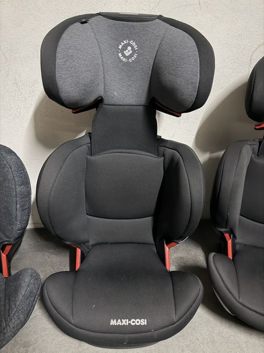 3 Cadeiras Auto Maxi-Cosi / Bébé Confort 15-36 kg com ISOFIX