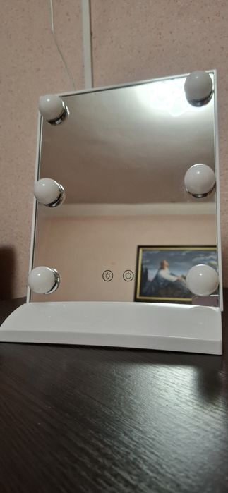 Дзеркало з led- підствіткою