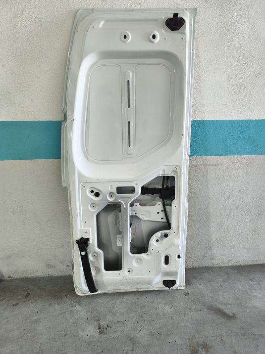 Porta TRASEIRA DIREITA RENAULT MASTER IV 2024–2026 / NISSAN INTERSTAR III / OPEL MOVANO – H2 – 86,5 × 189 CM –