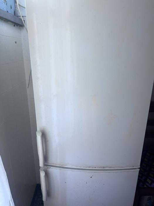 Frigorifico em muito bol estado com bastante arrumacao parteleiras