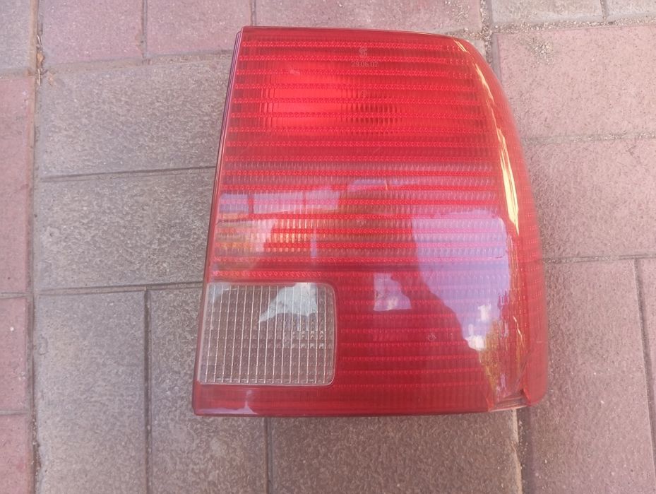 Заднюю фару wv passat b5