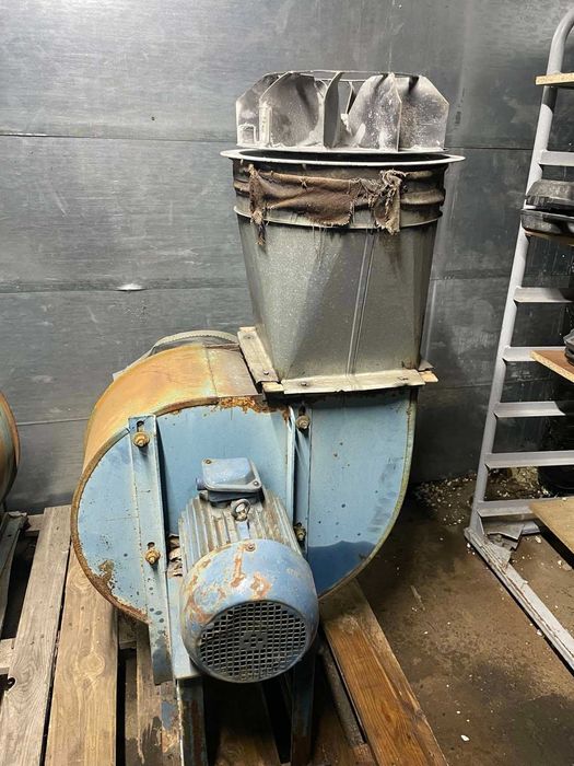 Витяжка вентилятор улітка