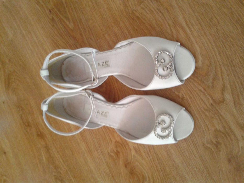 buty damskie, białe, rozm. 37