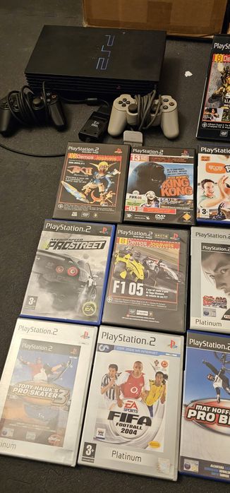 PlayStation 2 Fat (PS2) + 2 Comandos + Lote de 18 Jogos (GTA, Tekken,