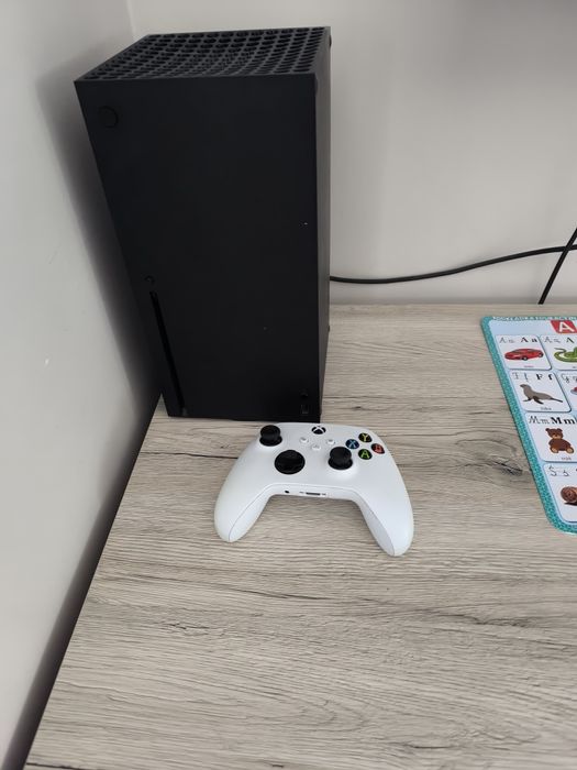 Konsola Xbox series x 1 TB / 2 letnia / pierwszy właściciel