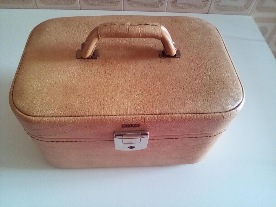 Mala Nécessaire, Marca Deldy.