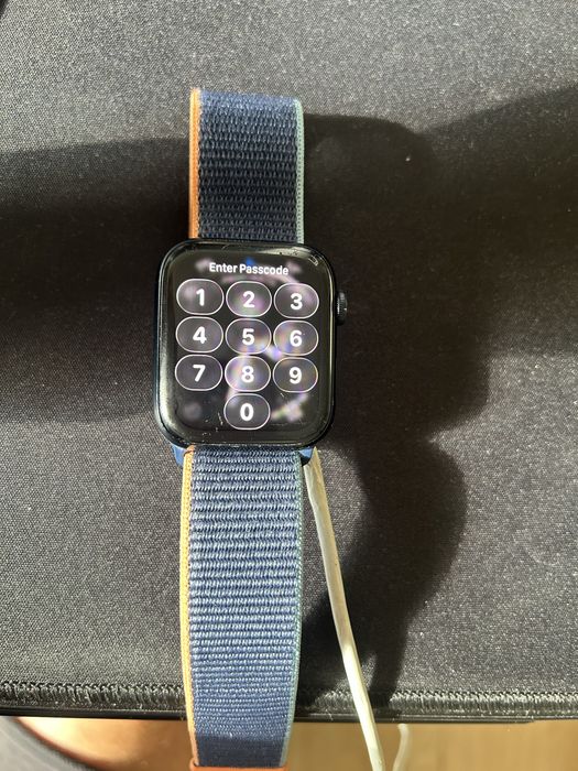 Apple Watch SE 44mm LTE + dedykowany powerbank