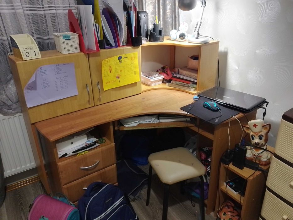 стіл для навчання