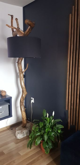 Lampa podłogowa konar drzewa