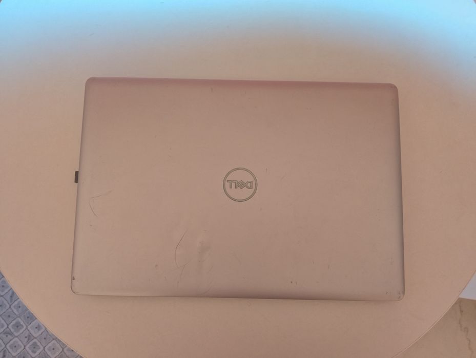 Dell Inspiron 15  5570 Core i7-8550U/AMD Radeon 530 4GB GDDR5