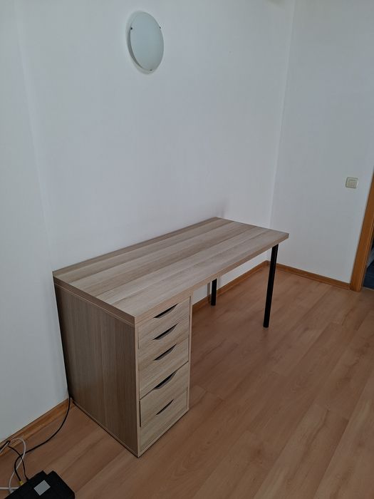 Secretária do IKEA