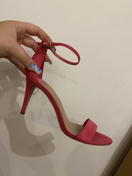 Piękne różowe szpilki Stradivarius