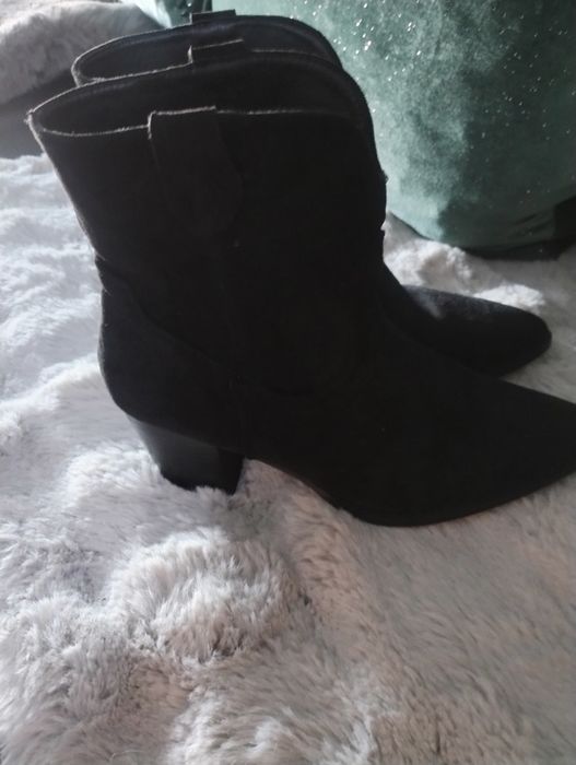 Botki czarne wygodne.