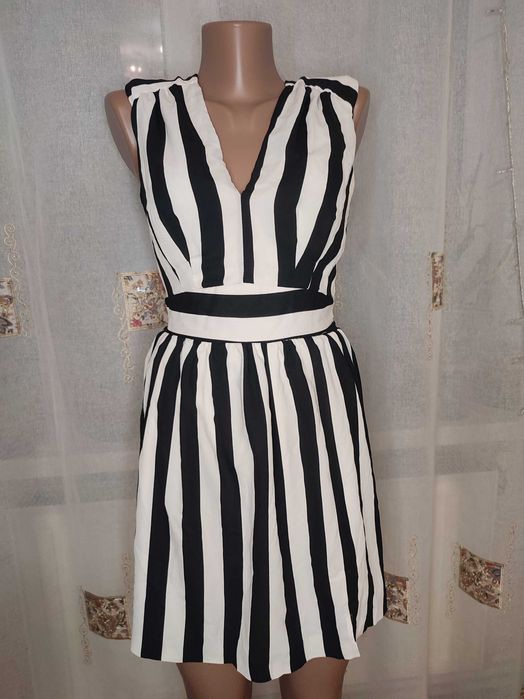 Смугаста сукня жіноча
