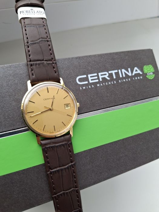 Золотий годинник марки Certina.