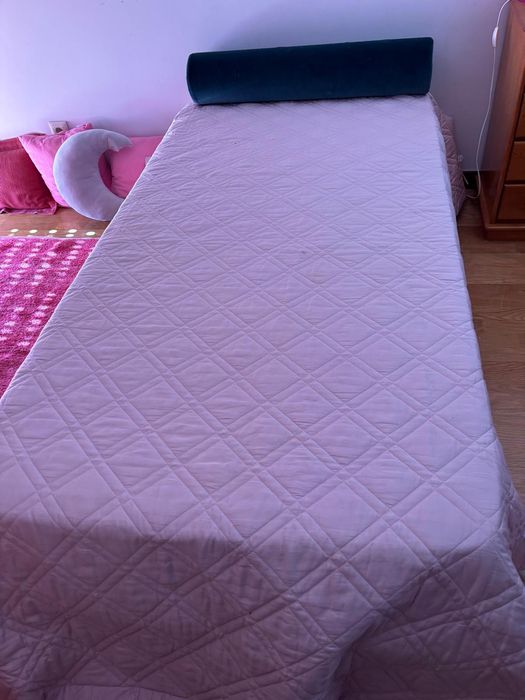 Vendo cama elevatória com arrumação, em muito bom estado.