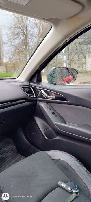 Mazda 3 2014 года 2.0 очень хорошее состояние.