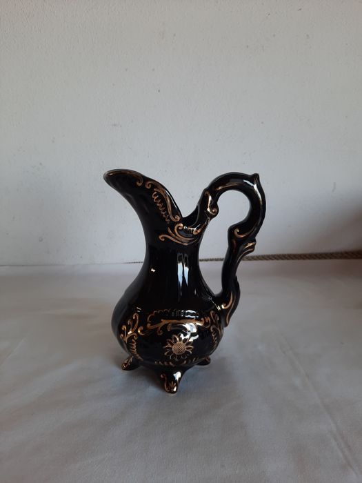 Jara na cor preto e dourado