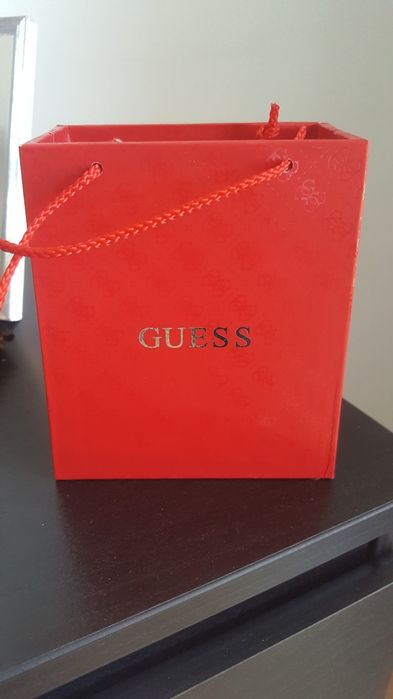 Relógio de marca Guess