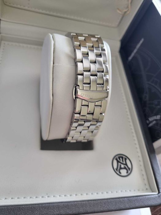 Швейцарские часы Armand Nicolet