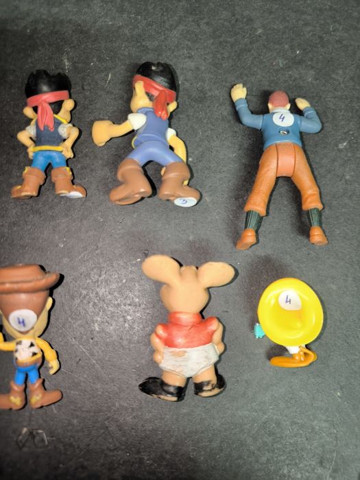 Lote Colecionável: Nostalgia e Diversão (6 Bonecos
Lote de miniaturas