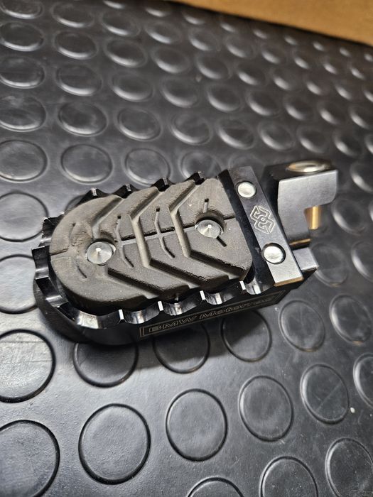 Patim Condutor Esq BMW Motorrad 1250 GS/GSA Usado