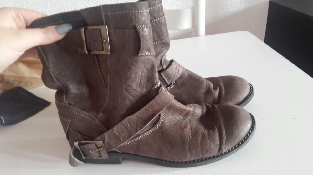 Botas pele castanhas