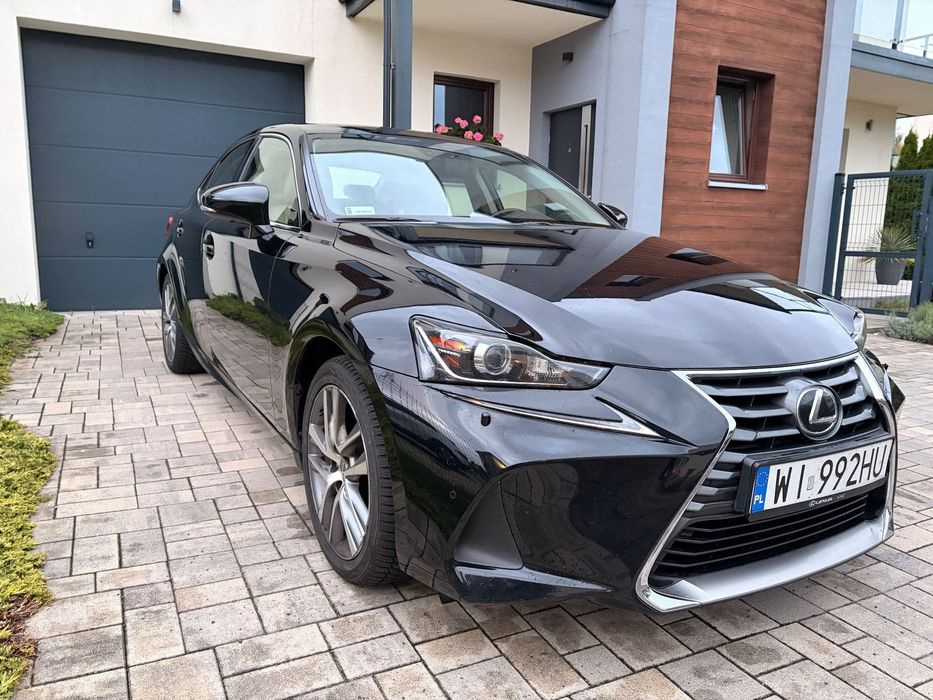 Lexus IS