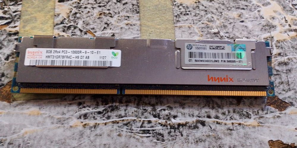 Материнські плати оперативна пам'ять корпуси накопичувачі блоки живлен