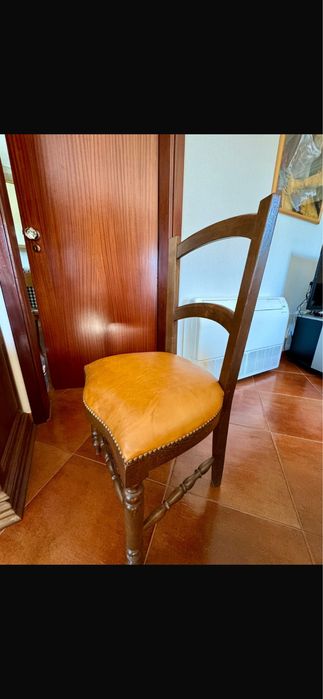 Mesa + Cadeiras  - Madeira maciça