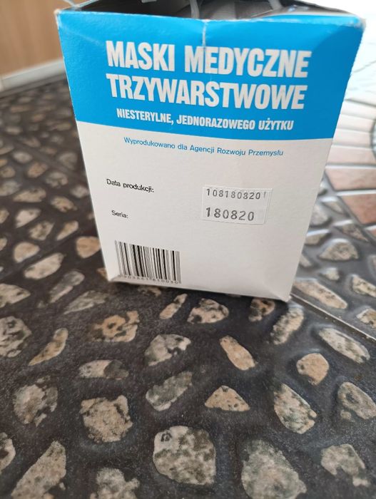 Maseczki trzywarstwowe,niesterylne białe 2 x 50 szt