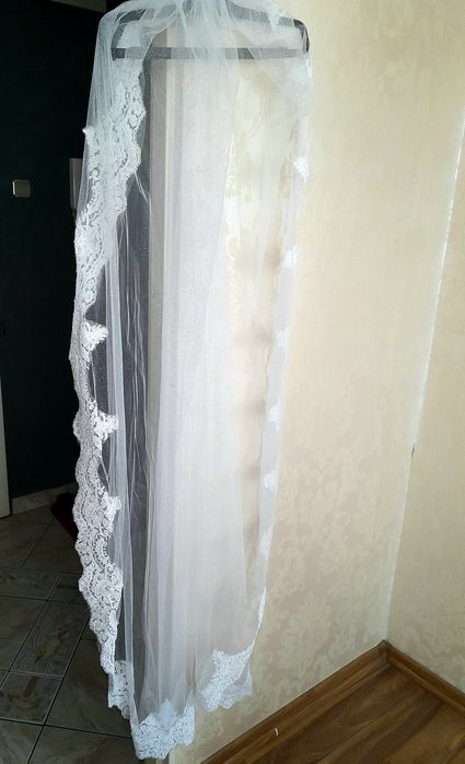 Suknia ślubna 44-48 Oraz Welon