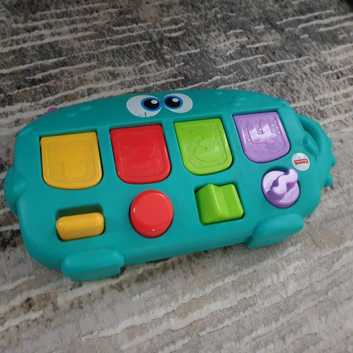 Stworek z niespodziankami Fisher Price