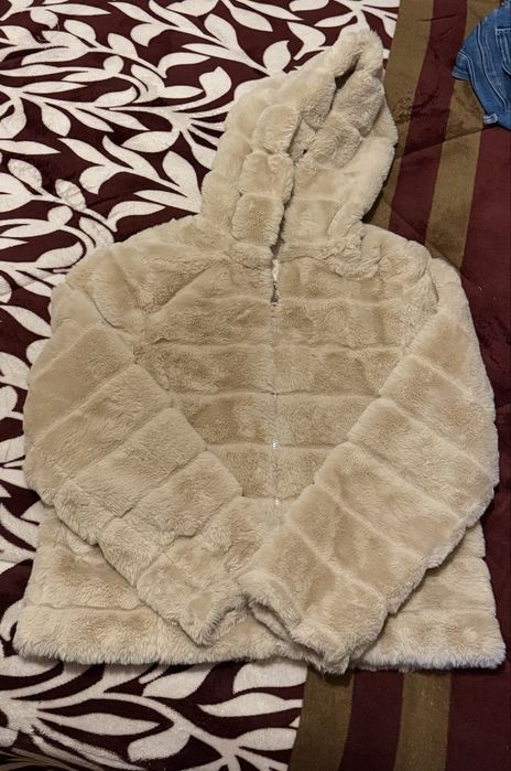 Lote de roupa e calçado feminino NOVOS – casacos, botas e sapatos