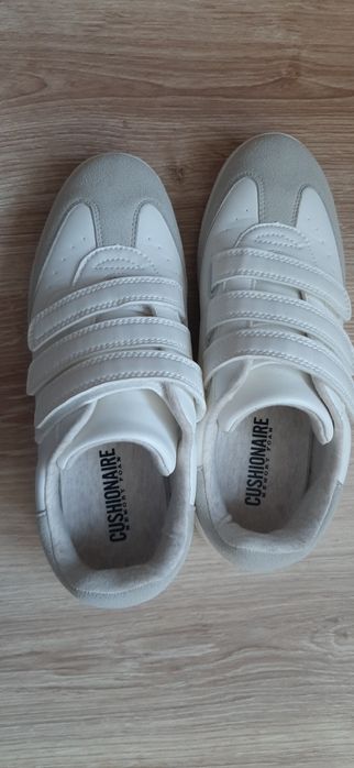 Продам  женские  кроссовки  р.38