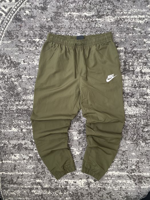 Нейлонові штани хакі кольору Nike NSW нові колекції