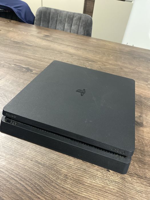Playstation 4 slim 500 GB em bom estado!
