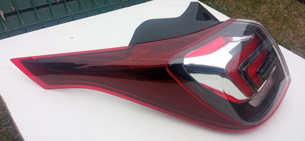 Opel Crossland x 2017-lampa lewa tylna tył