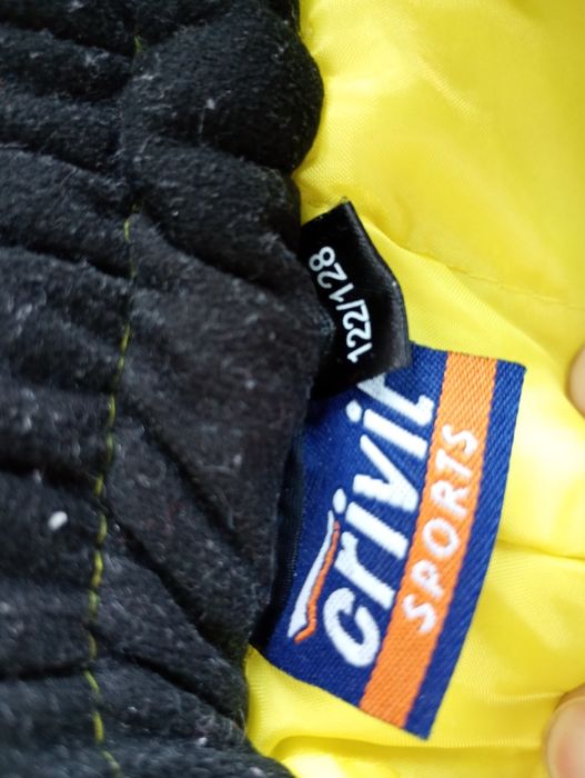 Używane spodnie narciarskie dziewczęce na 122/128 cm