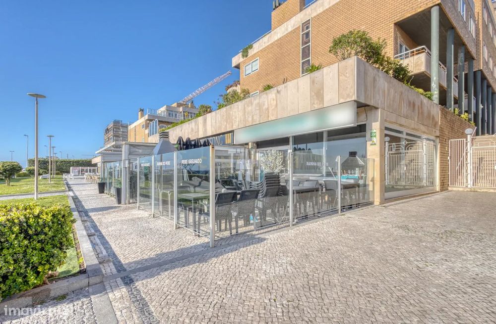 Trespasse de Restaurante com esplanada frente à Praia de VNGaia