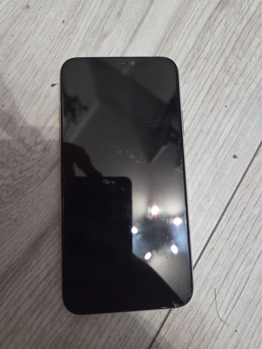 Iphone xs 64gb..